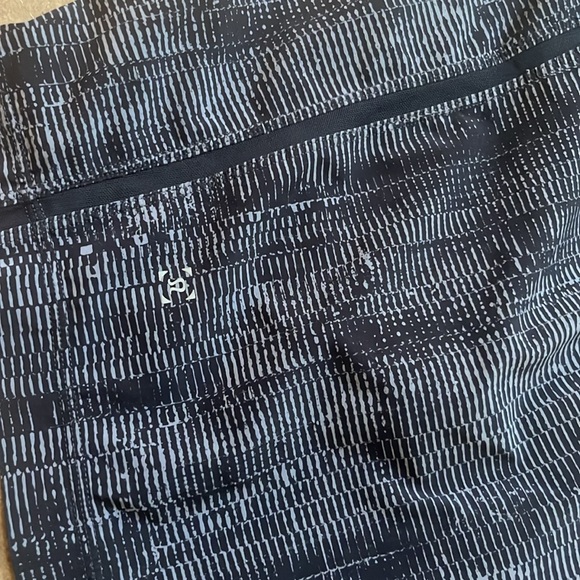 Lululemon men’s shorts - Picture 2 of 4